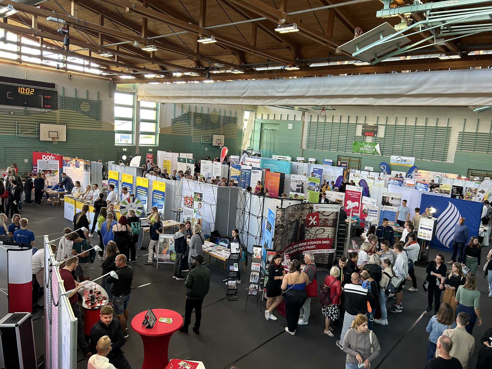 Messe Delitzsch 2023 Viele Personen auf einer Messe
