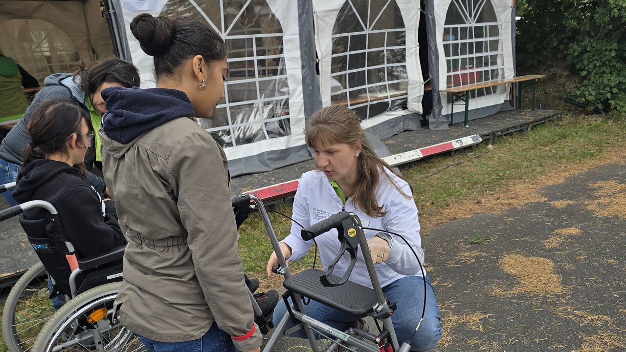 Person mit Rollator