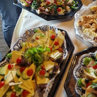 Fachtag Fachkräfte In der Pause konnte sich die Teilnehmer am Buffet bei belegten Brötchen, Obst und Kaffee stärken.
